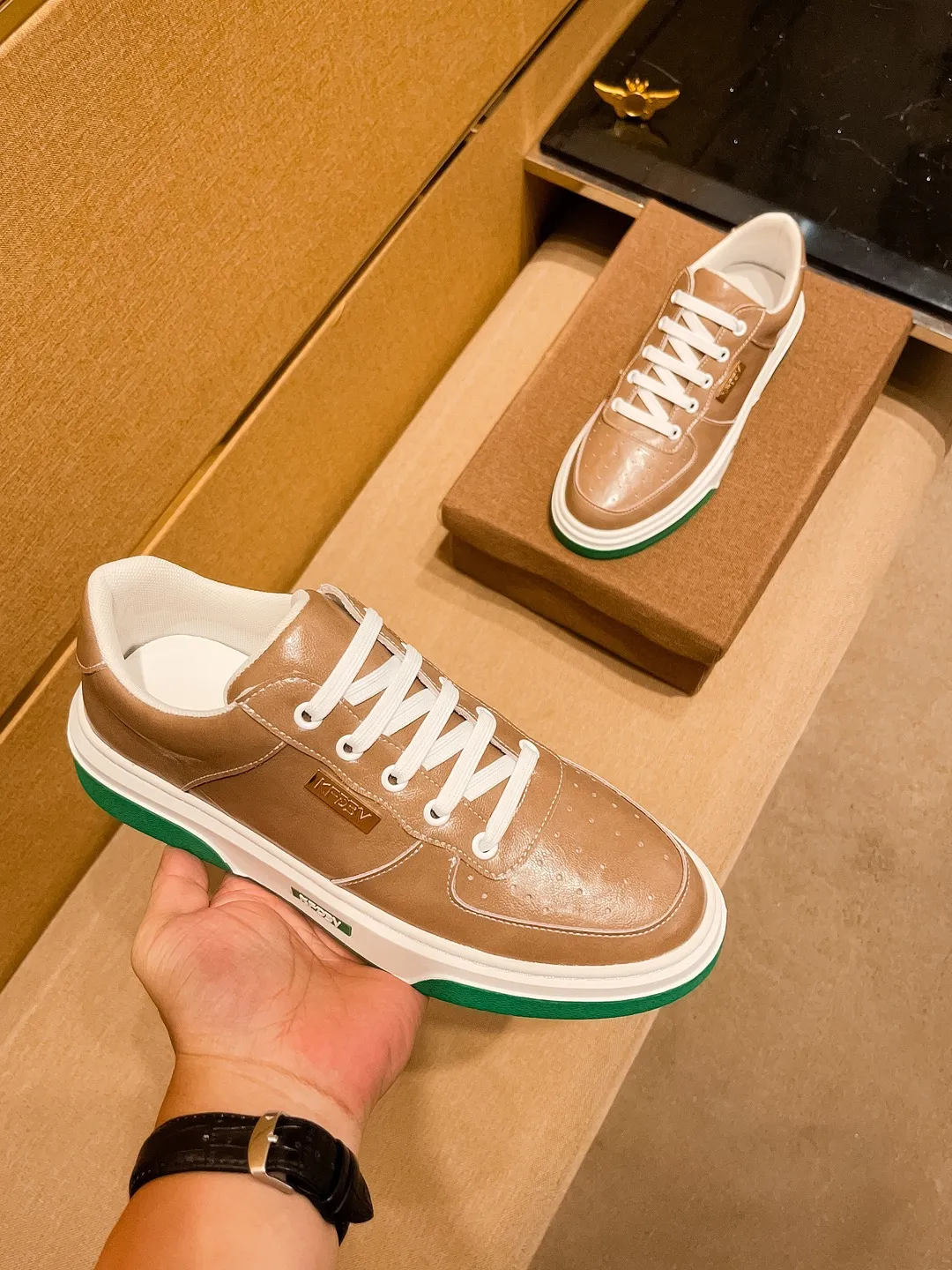 Men's shoes💰 420💰[BV]🔥 High-end men's shoes brand official website 1:1 latest masterpiece: the upper is made of Italian imported first-layer cowhide with a comfortable and breathable lining➕original non-slip and wear-resistant outsole🔥, making walking more convenient and comfortable! An exclusive new model, a stunning work, a beautiful 1:1 replica [color] compared to the official quality! Create a fashionable personality to set off your uniqueness! A must-have for trendy men! Classic 🔥Size: 38-44 Color: 🔥 Colors available🔥.